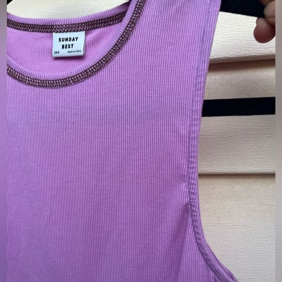 Aritzia Sunday Best lilac ribbed cropped top, sleeveless, crew neck,stretchy, S - Picture 3 of 6